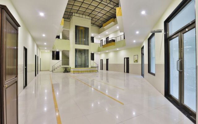 Oyo 2494 Hotel Shree Plaza