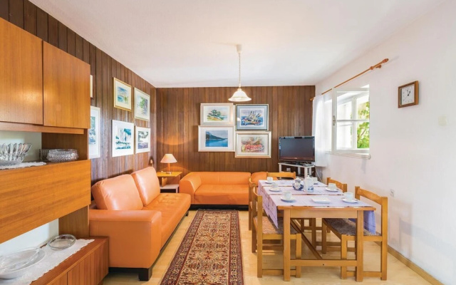 Amazing Home in Makarska With Wifi and 3 Bedrooms