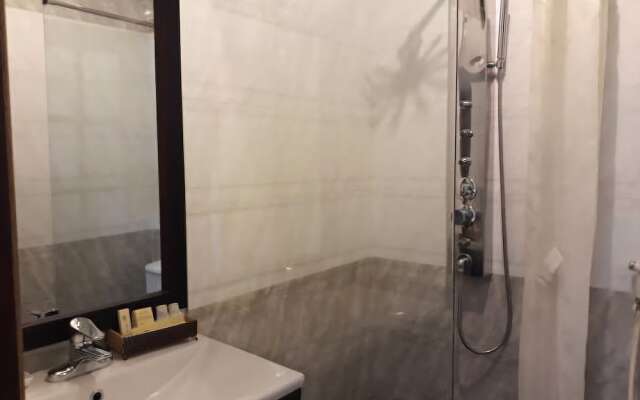 Nhi Trung Hotel