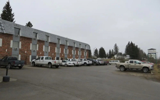 Twin Pine Inn & Suites