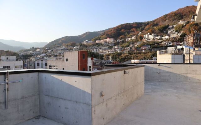 Treeside Hotel & Apartment