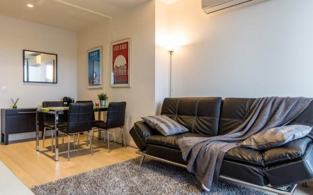 Modern 1 Bedroom in Tranquil Parklands