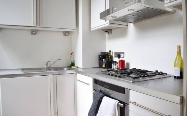 Modern 1 Bedroom Flat in Maida Vale