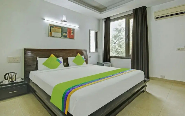Blue Moon Residency Hotel & Restaurant