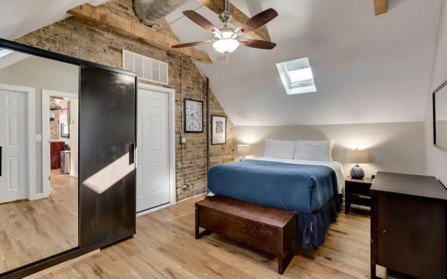 Bright & Lofty Bucktown 1BR by AllSet Turnover