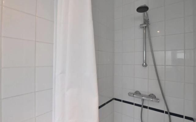 Modern Holiday Home in Nieuwvliet with Garden