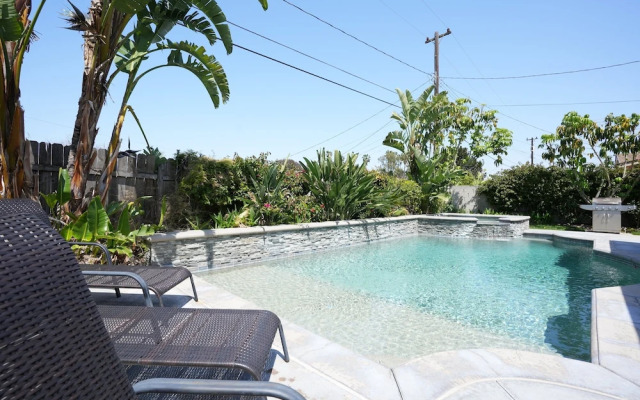 Sweet 4 bedroom, 3 bath plus Loft Bedroom, Pool Home
