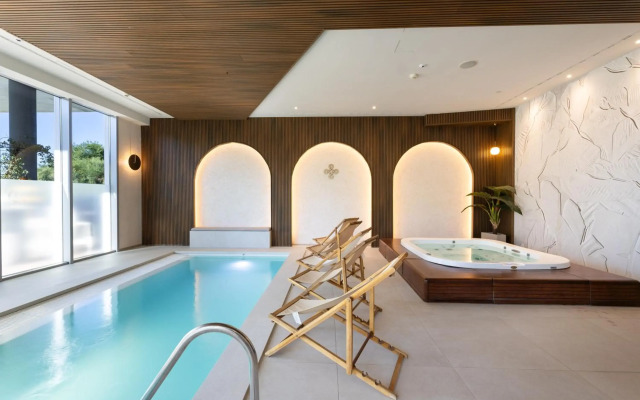 Hotel Salona Palace