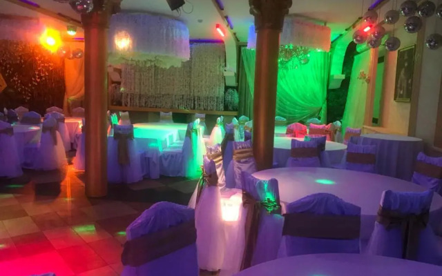 DzhanGo Hotel
