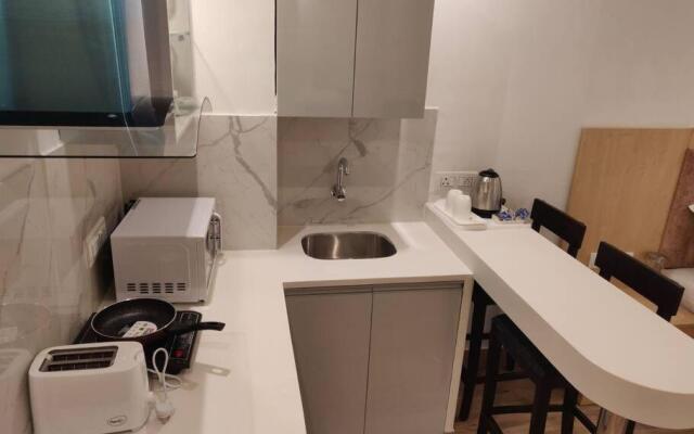 Lovely Studio apartment 1-bedroom with small kitchen and pool