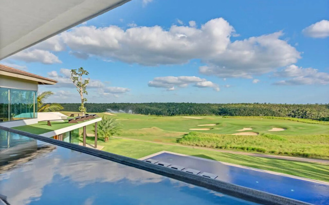 Modern 7BR Villa w Stunning Views of Golf Course