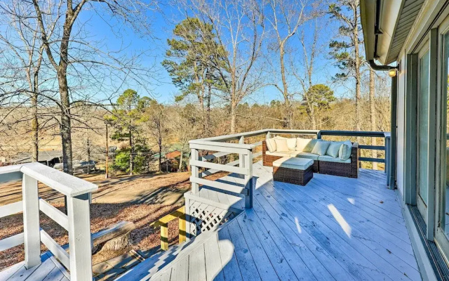 Near Ouachita River: Home w/ Deck in Hot Springs