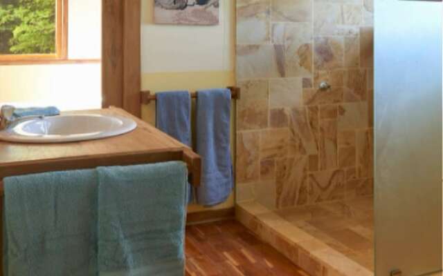 Jungle House- Natural Ocean View Cabin