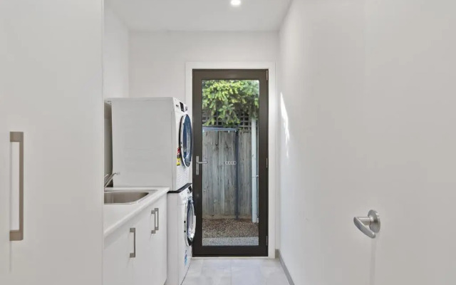 TORQUAY Relax and Unwind Beach 300m Table Tennis