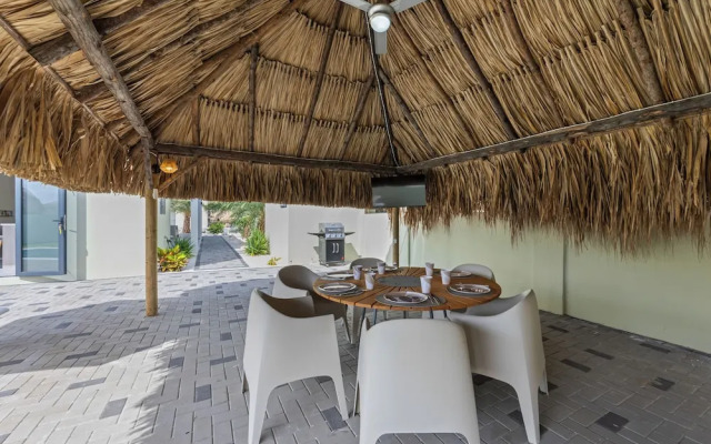 Villa pura vida with pool at mambo beach