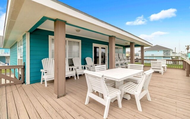 Windsical Escape 2 Bedroom Home by RedAwning