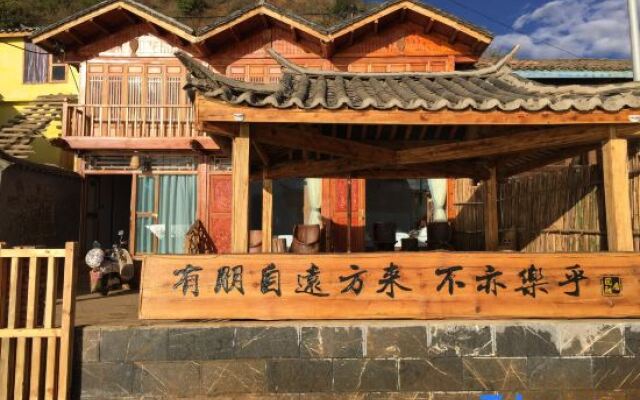 Lugu Lake Yuanrongju Lake View Inn