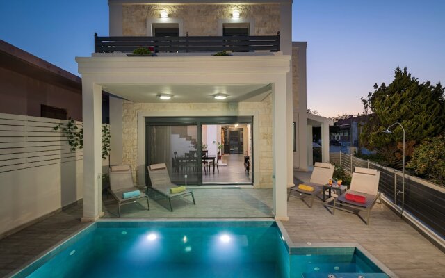 Beautiful Pool Villa for Relaxing Family Holidays
