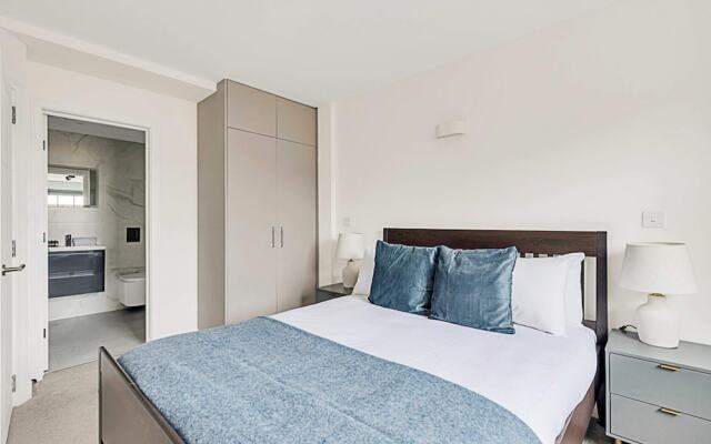 Sunny 2-bed Gem in Chiswick