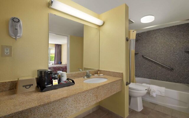 Rose Garden Inn & Suites