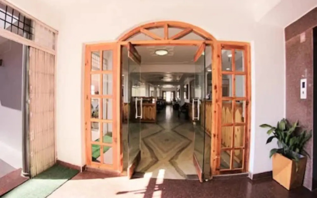 Hotel Kalra Regency