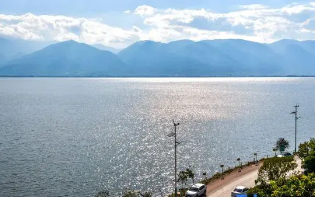 Sunset Cliff Panorama Hotel (Dali, Erhai)