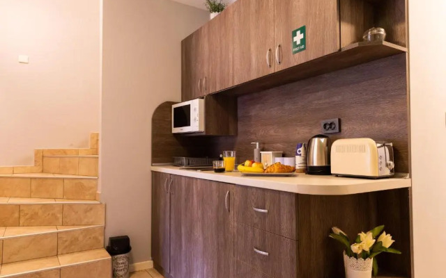 La Piazza Hotel