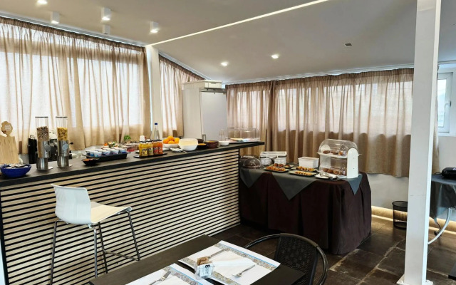 8 Room Hotel