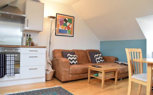 Modern 2 Bedroom Maisonette