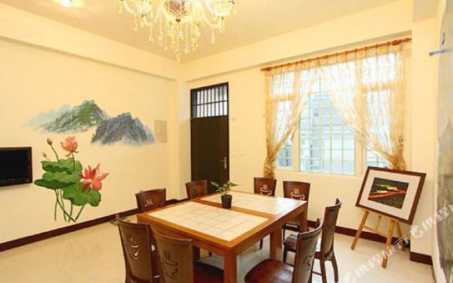 Hualien Train Station B&B