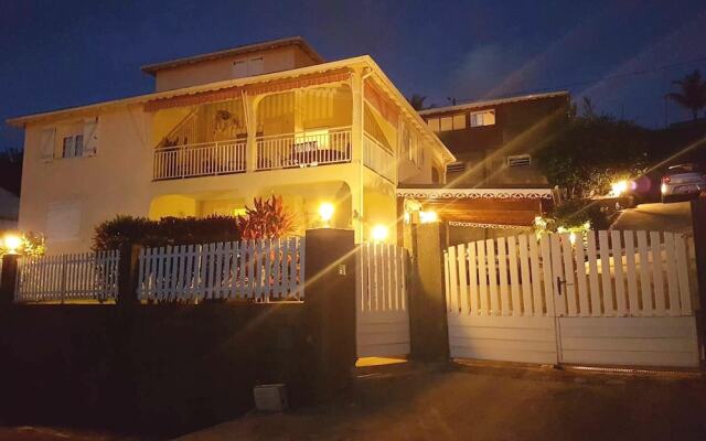 House with 4 Bedrooms in Petit-Bourg, with Shared Pool, Enclosed Garden And Wifi - 20 Km From the Beach