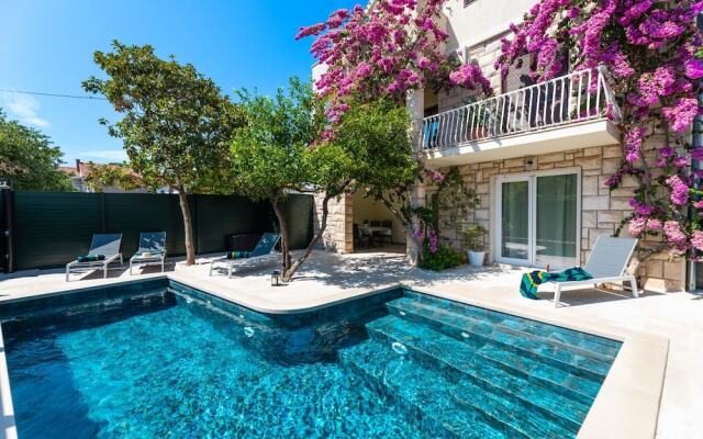 L&R - Private Pool - A1