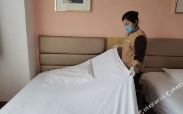 Elong ME Hotel (Weihai Weigao Plaza Xingfumen)