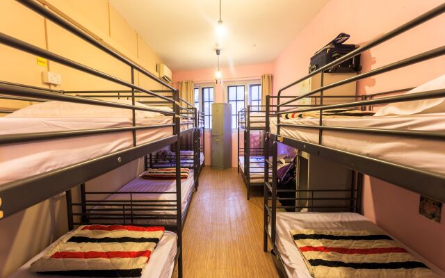 The Hive Singapore Hostel
