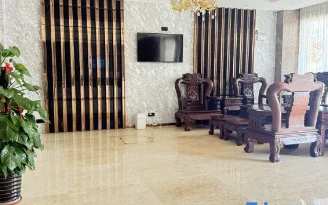 Jingjiang Holiday Hotel