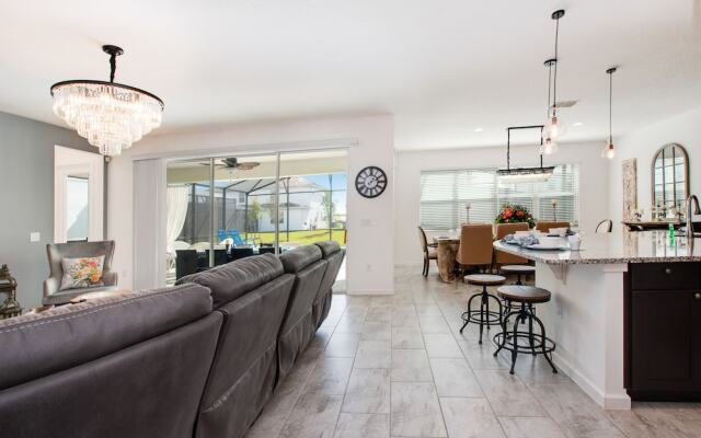 3910 Oakville Avenue