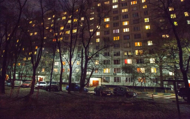 Domumetro na Akademika Yangelya