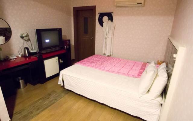 Ritz Hostel