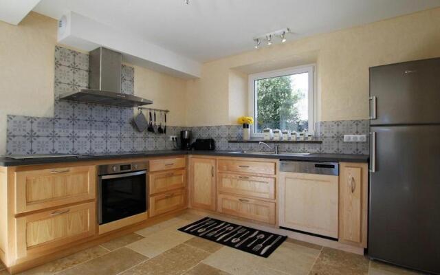 MAISON SAINT-JEURES, 5 PIèCES, 11 PERSONNES - FR-1-582-43