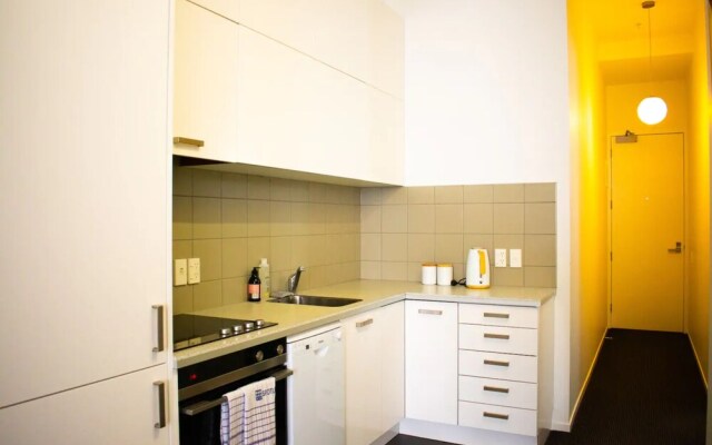 Light-filled 2 Bedroom Abode in Heart of the City