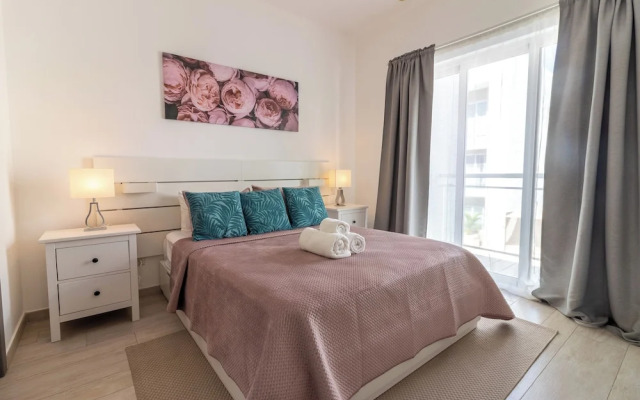 Modern 2BR Apartment - Paseo del Mar