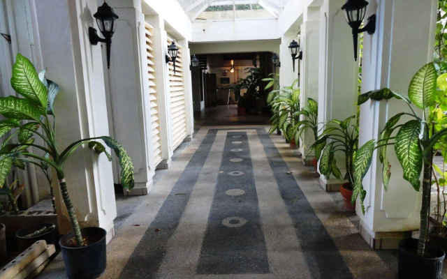 Summer Holiday Hotel