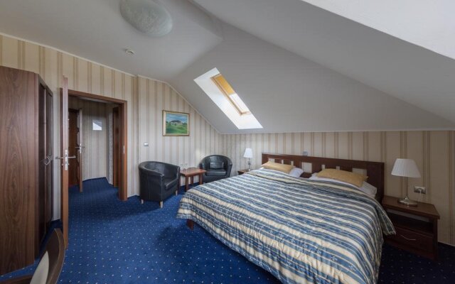 Hotel Krušnohorský Dvůr