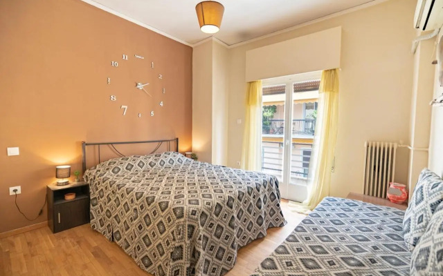 Acropolis Athens 1 bedroom 6 persons apartment.