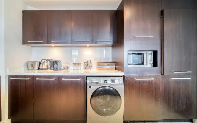 Sleek and Convenient 1BR Apt in Difc