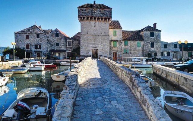 Amazing Home in Kastel Gomilica With Wifi and 4 Bedrooms