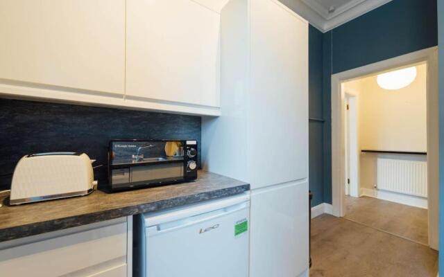 Stylish Stirling Apartment - free parking