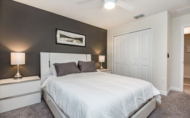 4 Bdrm With Private Pool