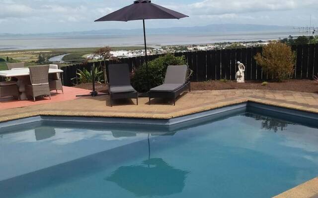 Chartre' Manor Bed & Breakfast