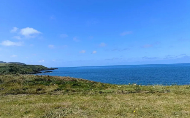 Homely, 4-bed House Close to Stunning Beach